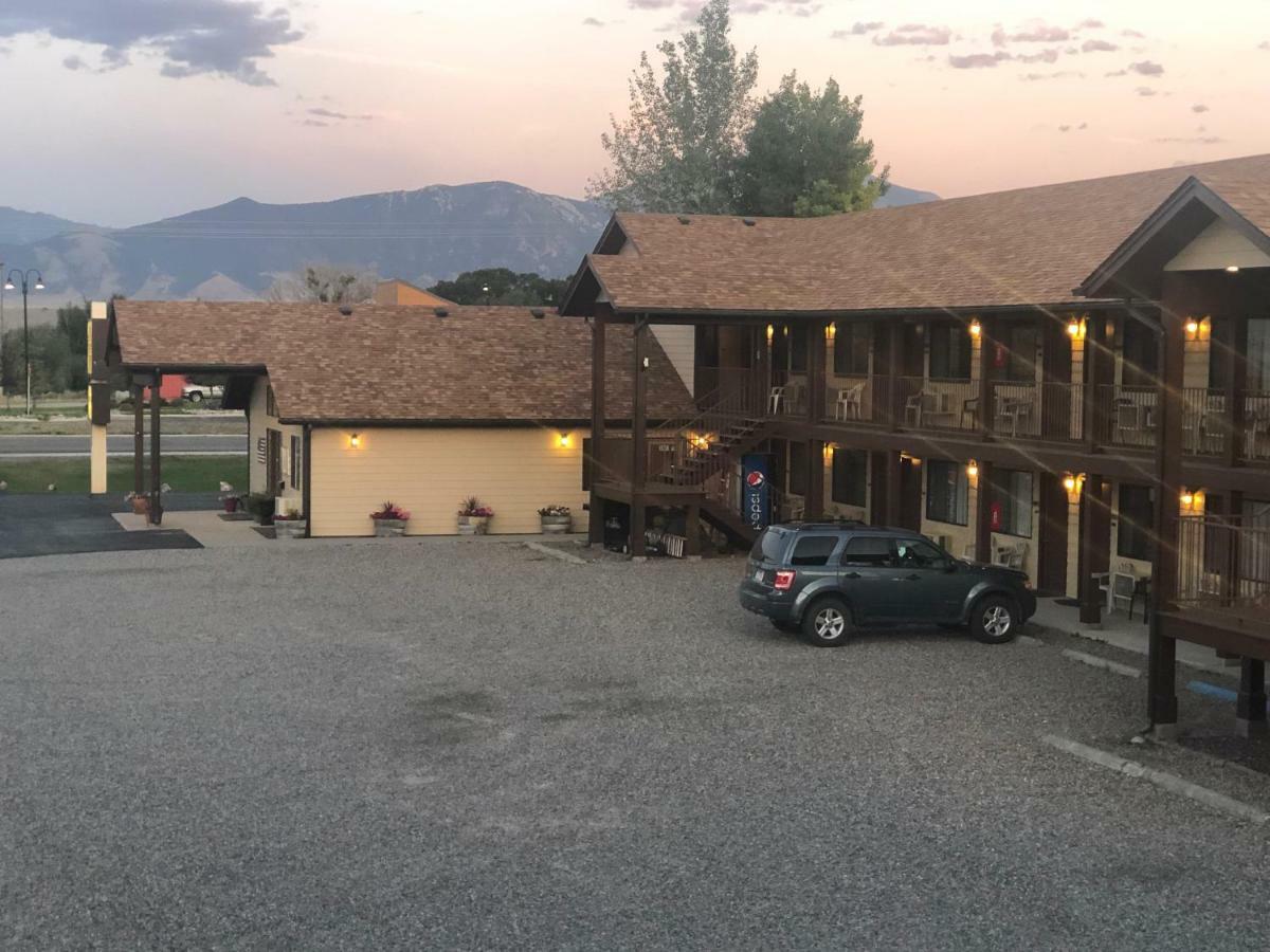 Red Bear Inn Ennis Kültér fotó